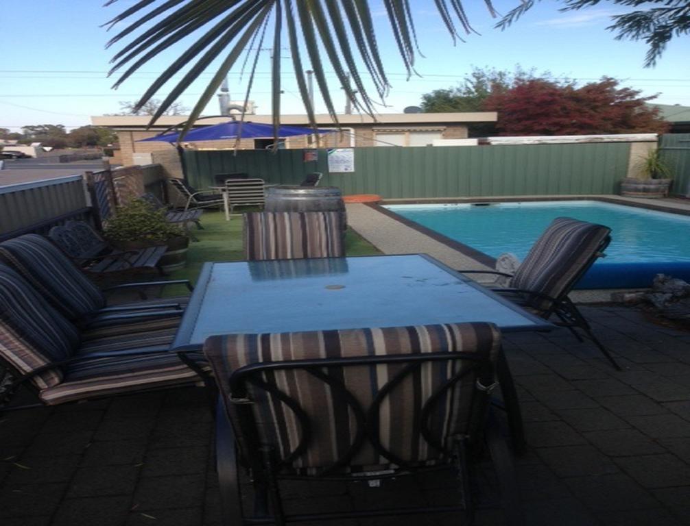 Smerdon Lodge Motel Horsham Exterior foto